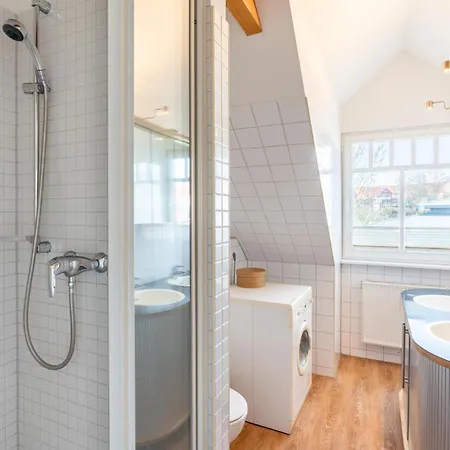 Helle Mit Salzhaffblick über 2 Ebenen